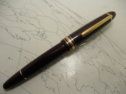 Montblanc Burgundy Legrand 162R Roller Ball